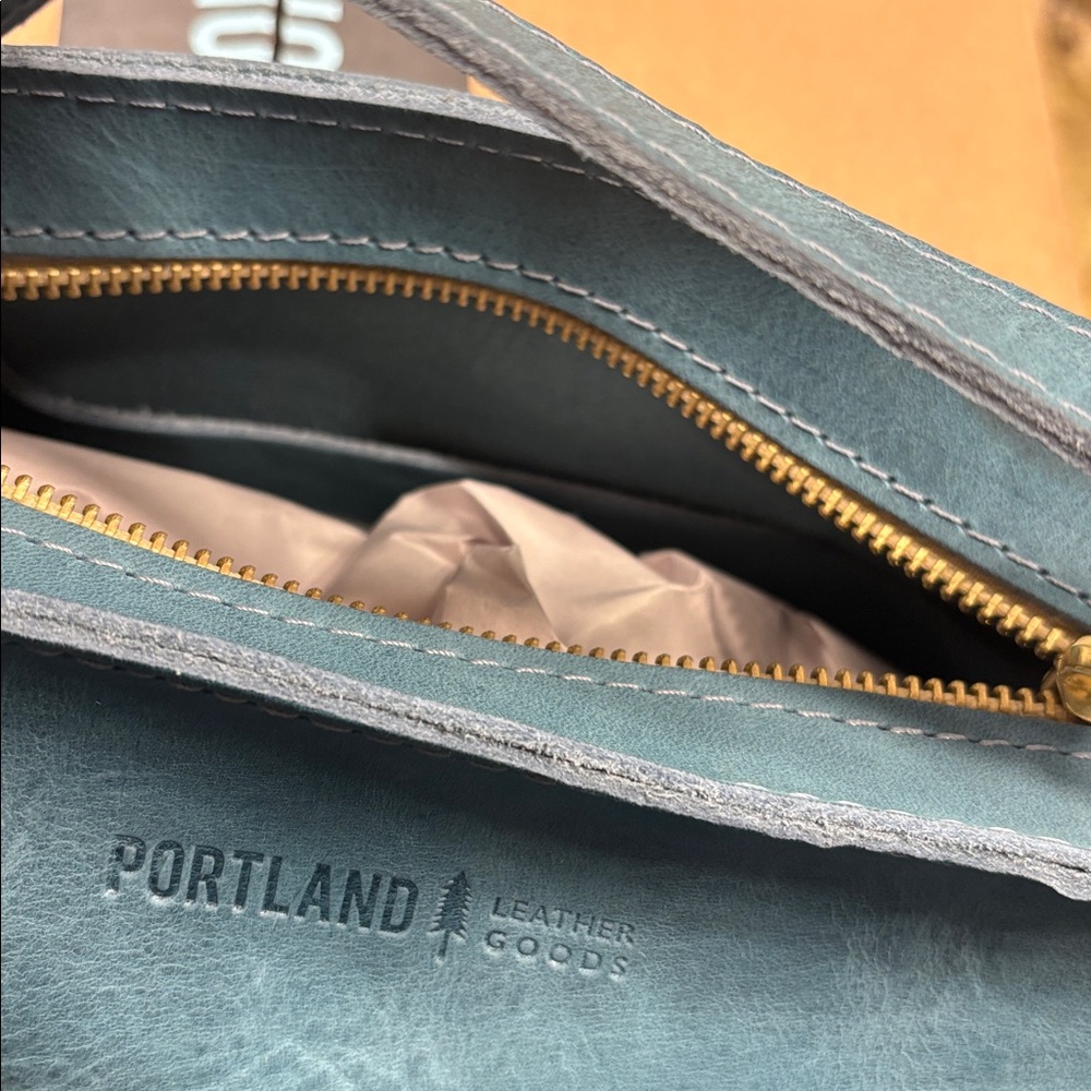New Aqua Triangle bag by Portland Leather, NWT - Picture 9 of 16